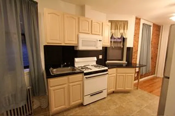 Rented by Robyn Lee, LREB | media 44