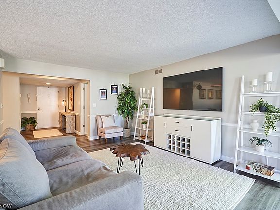 5th image of 874 Hampton Ridge Dr