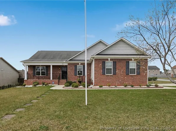 417 Bellgrove Dr, Hope Mills, NC 28348