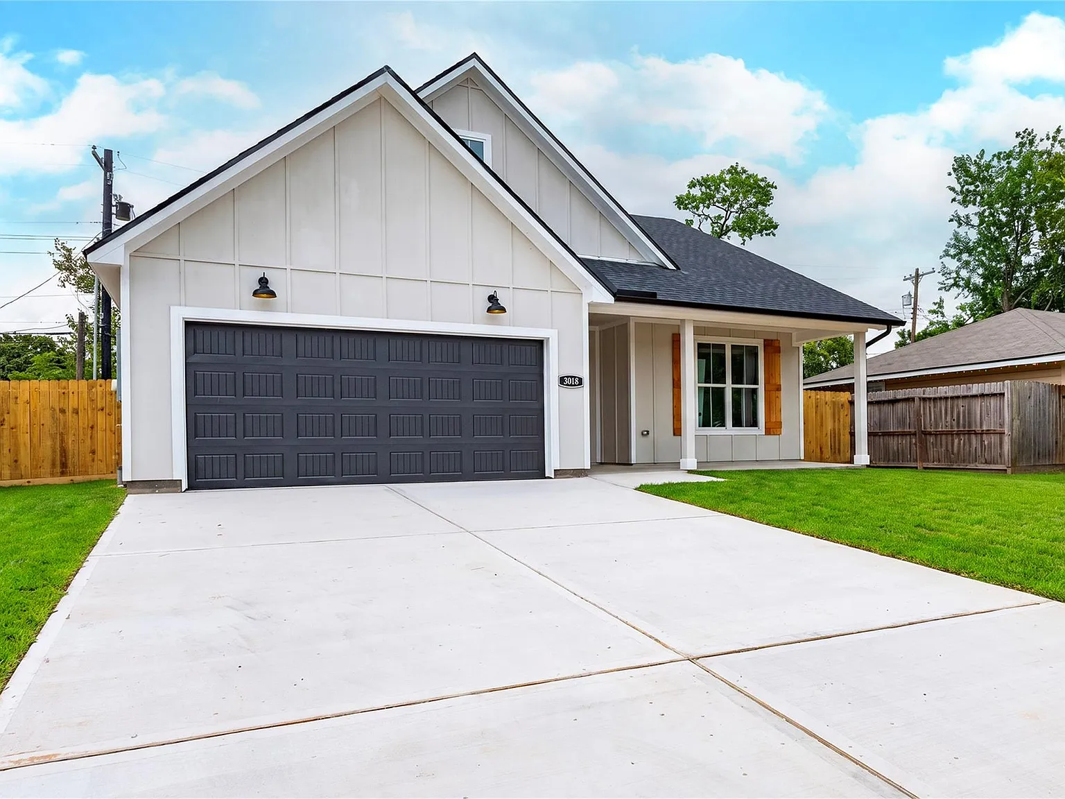 3 bed, 2.0 bath, 1370 sqft, $2,350 — Photo 3