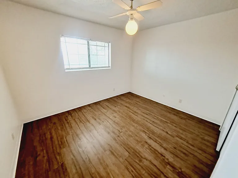 3618 Lafayette Drive Ne — Photo 4