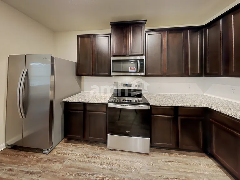 724 Lansman Trl — Photo 3