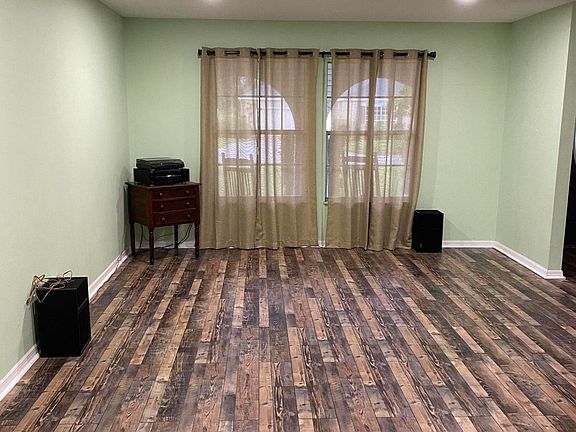 5th image of 18 Oakmont Cir