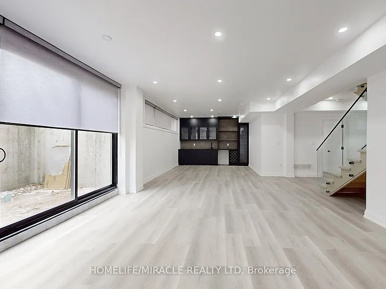 150 Stewart St — Photo 21