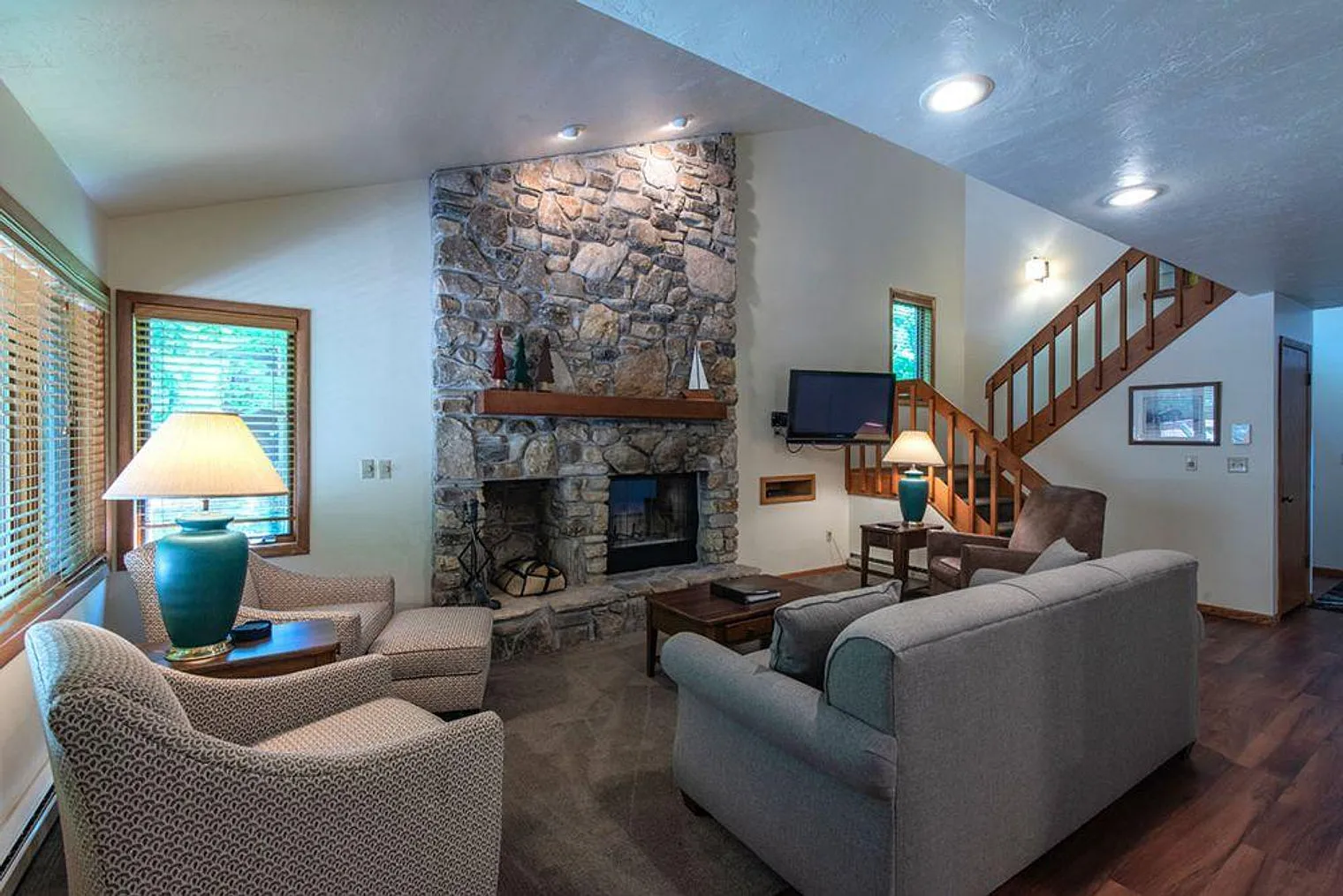 2 bed, 2.0 bath, 1399 sqft, $5,130 — Photo 1