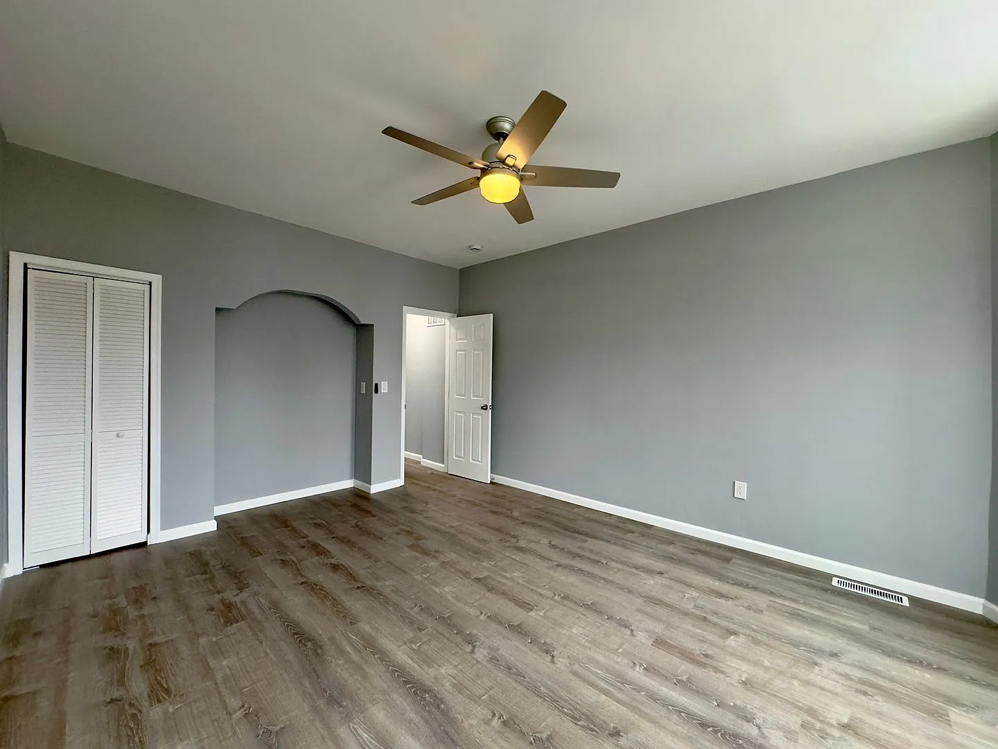 4-Bedroom Townhome W/Modern Amenities - JHU — Photo 3