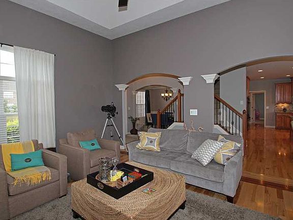 4th image of 16450 Oak Manor Dr