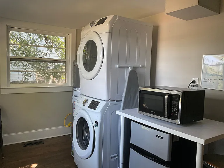 Back foyer, laundry room