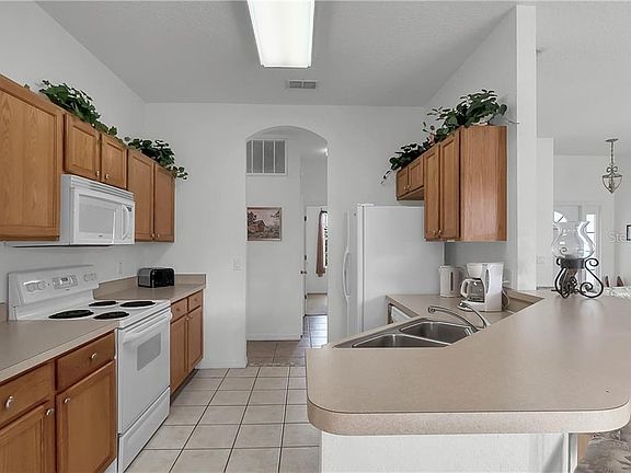 5th image of 1111 N Hampton Dr