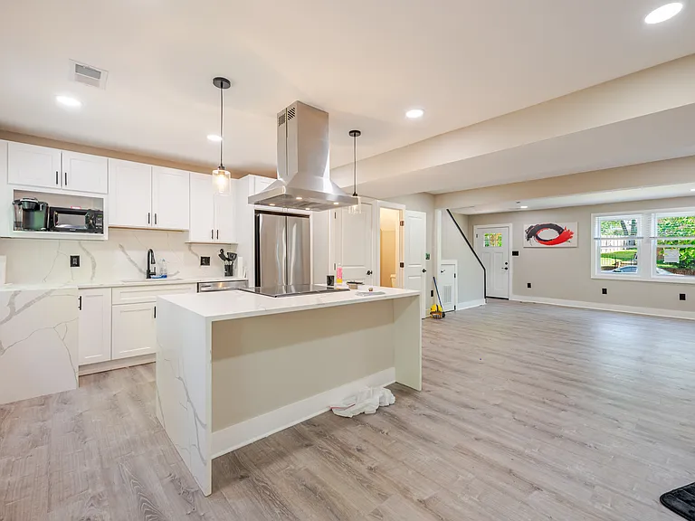4523 Dix St NE — Photo 7