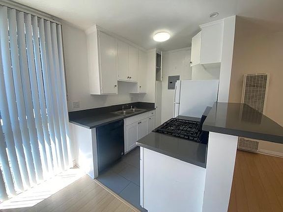 5th image of 3726 S Canfield Ave #5