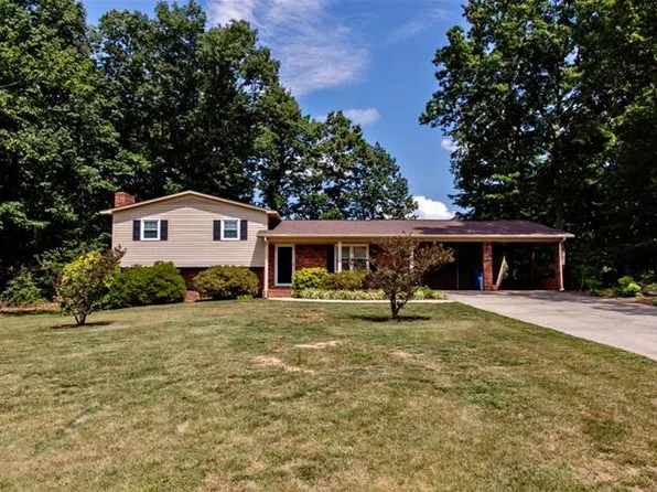 1082 Graham St, Claremont, NC 28610