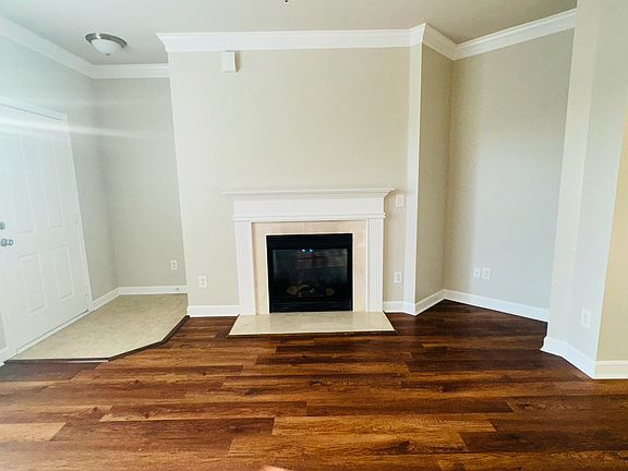 Living room with Fireplace and Nook