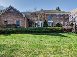 10 Heath Dr, Bridgewater, NJ 08807