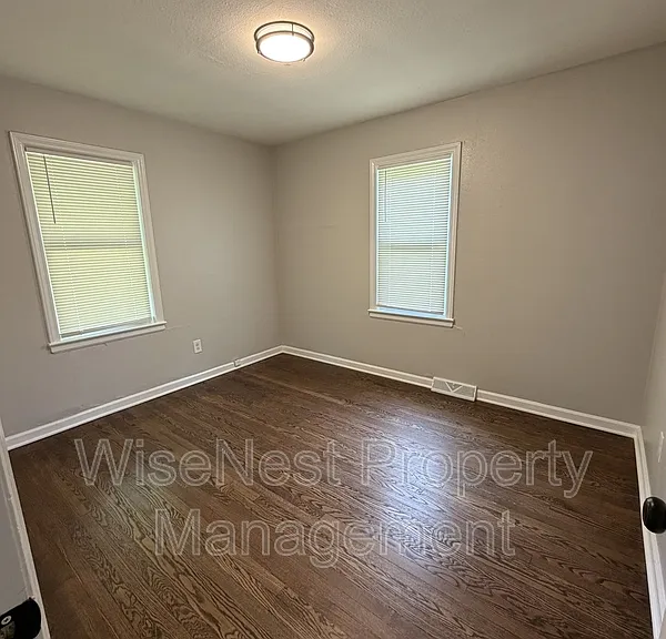 2725 N 47th Ter — Photo 13