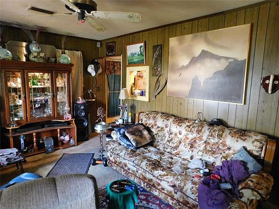 4th image of 2715 Sunshine Dr N