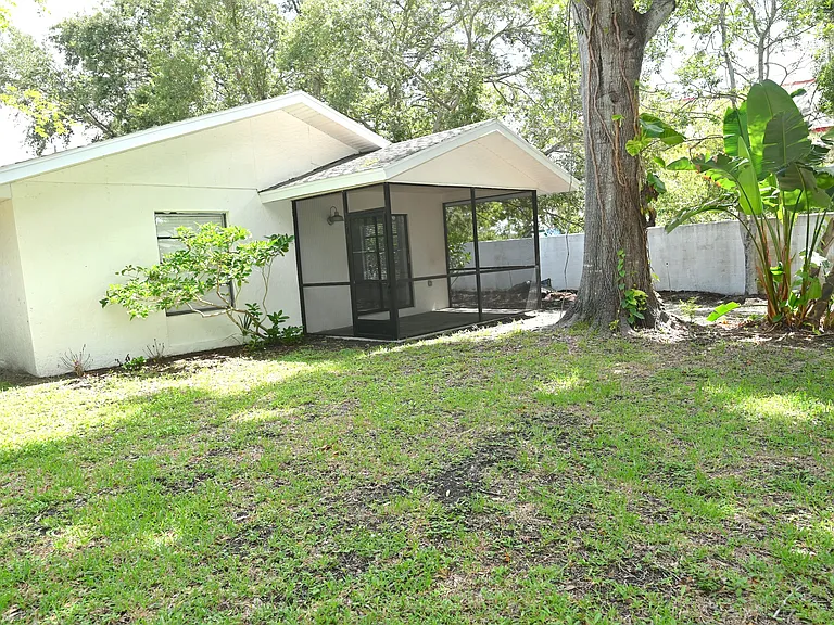 1976 Debbie St — Photo 17