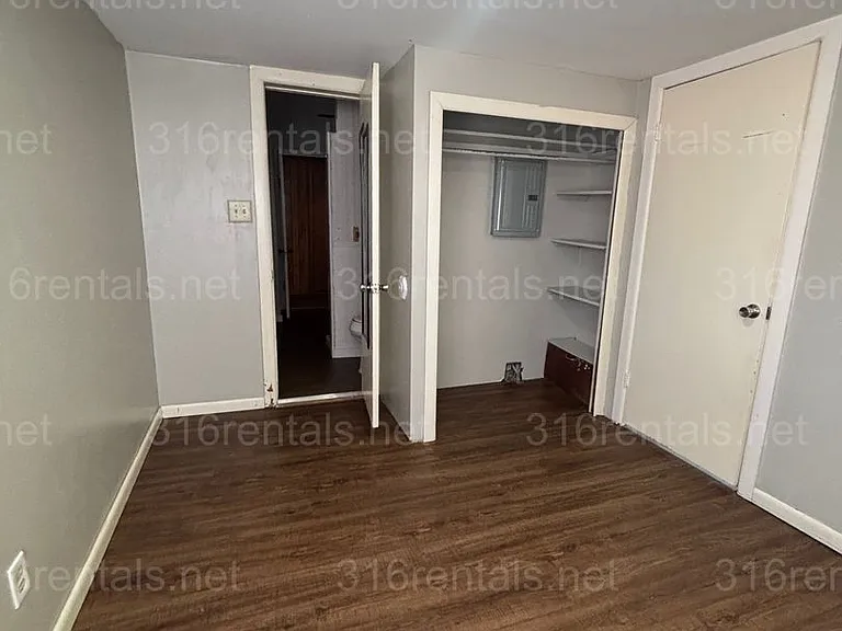 511 W Locust Ave — Photo 15