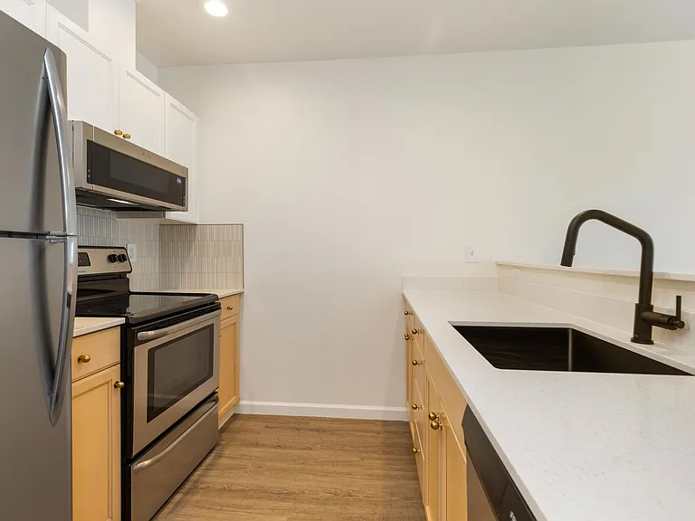 Remi Apartments — Photo 15