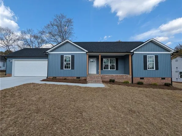 102 Hazy Ln, Thomasville, NC 27360