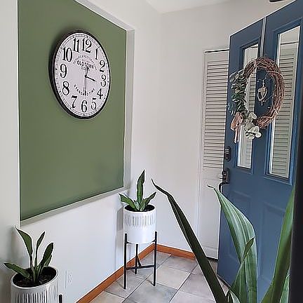 Entryway & coat closet