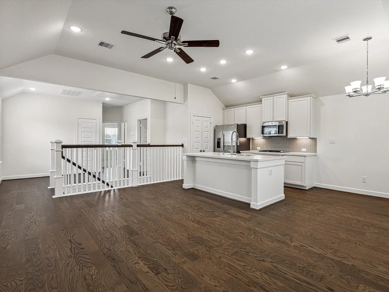 3 bed, 2.0 bath, 1400 sqft, $2,500 — Photo 4