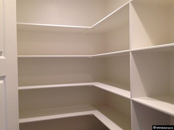 5th image of 207 Hemlock Dr