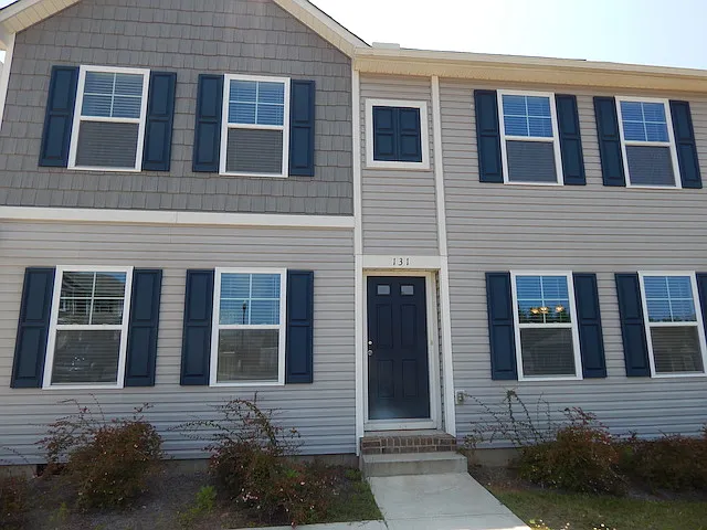 3 bed, 2.5 bath, $2,100 — Photo 2