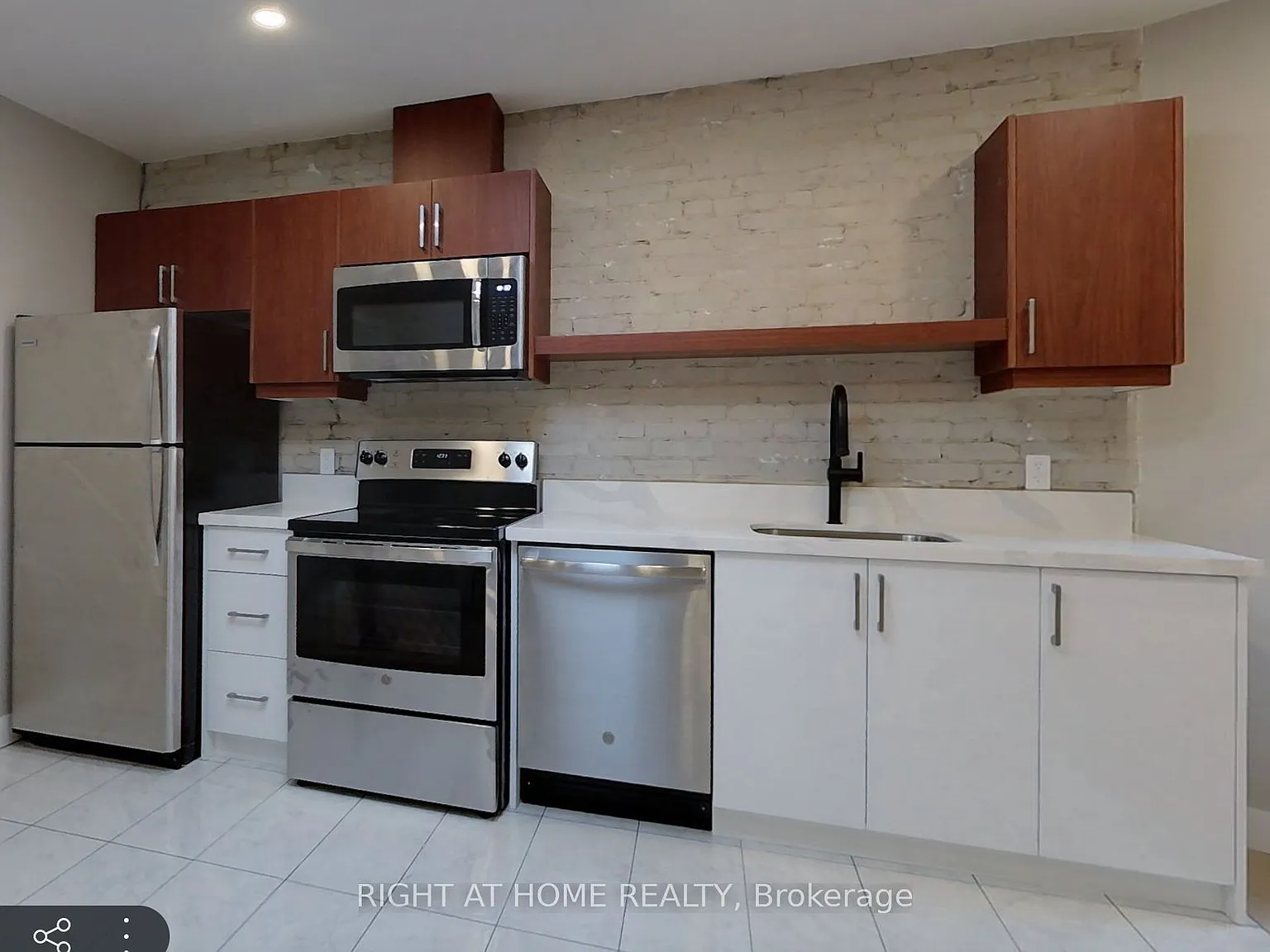 3 bed, $3,050 — Photo 1