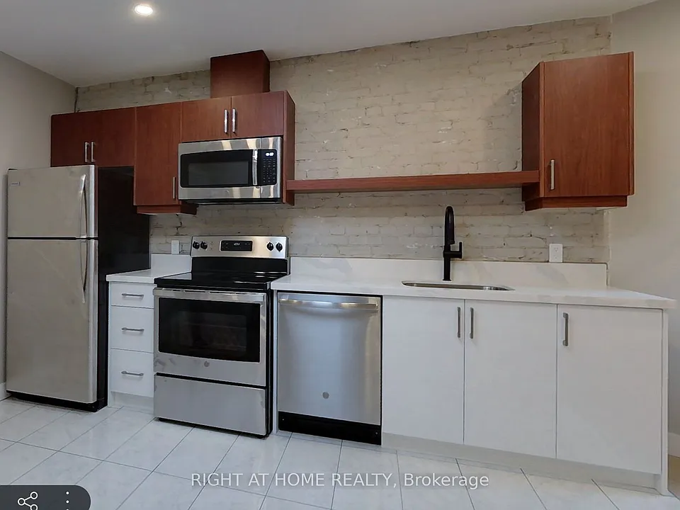 1022 Bloor St W #2A