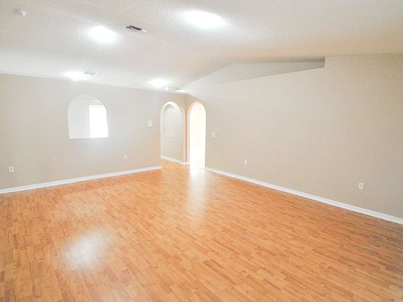 2nd image of 1989 Coldfield Dr W