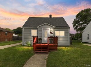 25218 Dodge St, Roseville, MI 48066