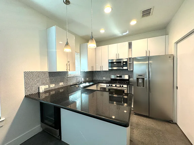 1109 W 22nd St — Photo 29