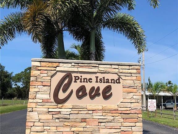 2nd image of 4750 Gulfgate Ln
