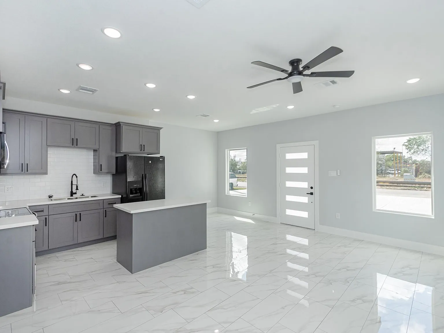 2 bed, 1.0 bath, $1,350 — Photo 3