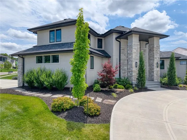 11201 W 169th St, Overland Park, KS 66221