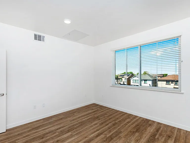 Mossdale Landing - Brand New Apartment Homes — Photo 16