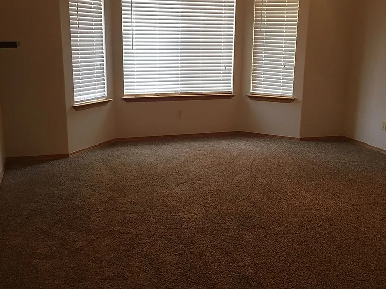 410 E Wilson Ave — Photo 9