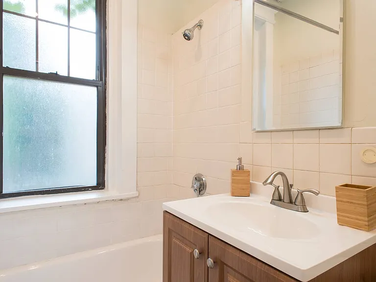 58 Queensberry St #18 — Photo 20