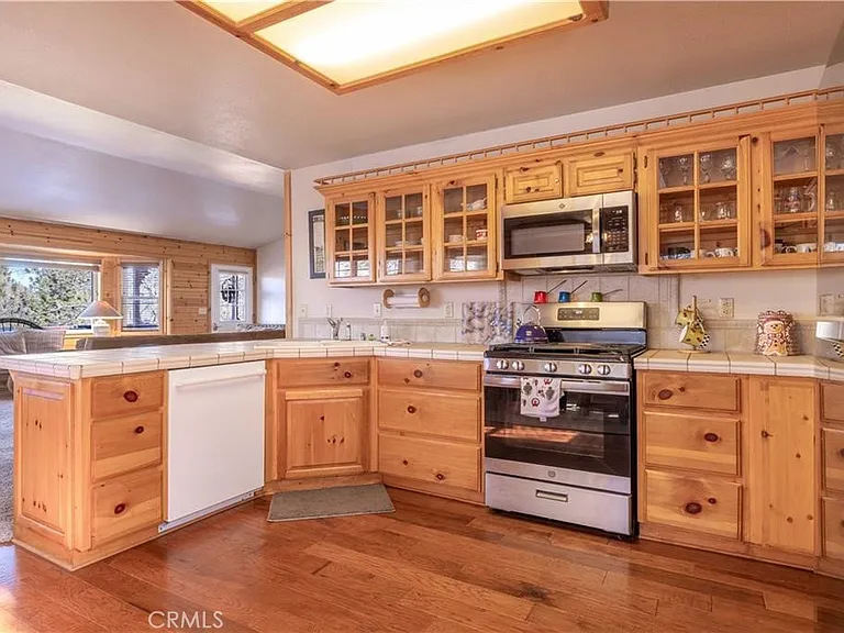 479 Villa Grove Ave — Photo 10