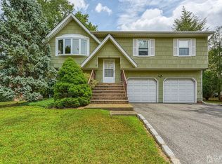 29 Sandalwood Dr, Edison, NJ 08820
