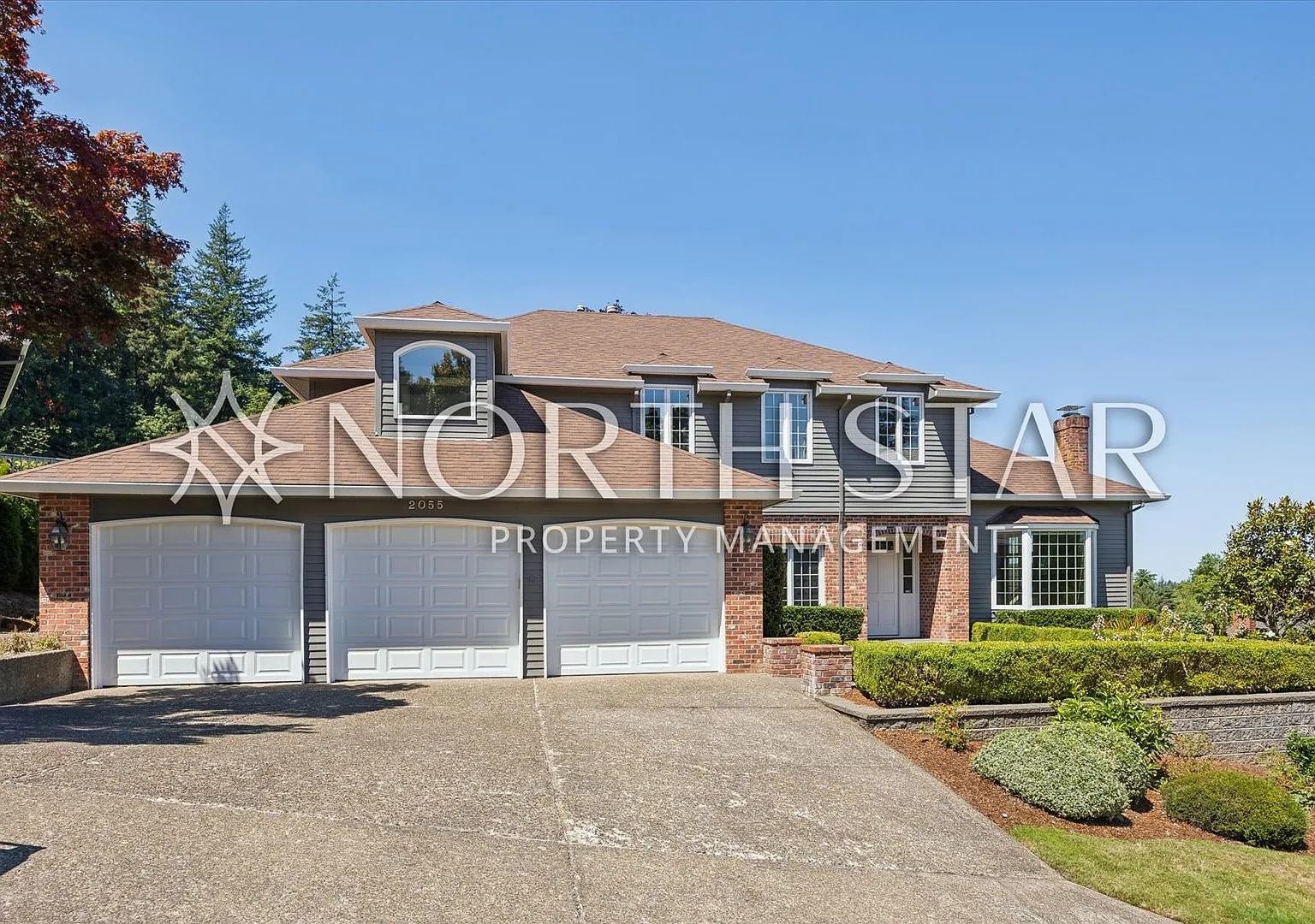 Elegant Corner-Lot Living Near Lakeridge High School — Photo 2