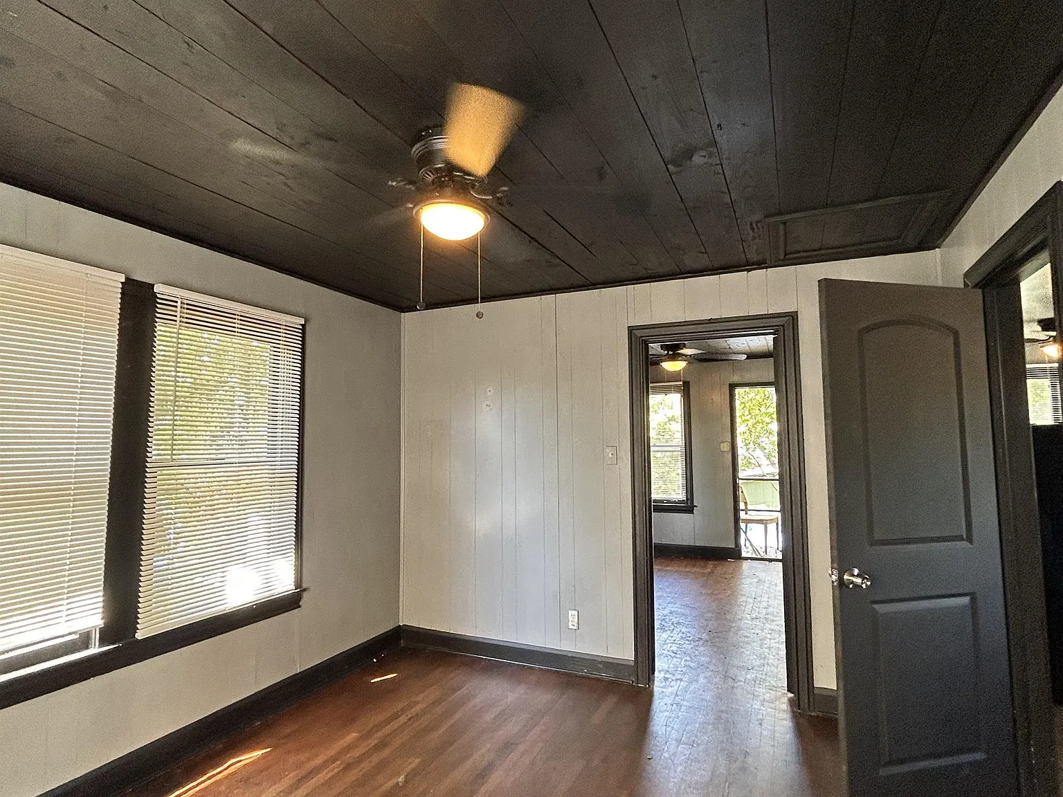 105 East Adoue Avenue - 2 — Photo 3