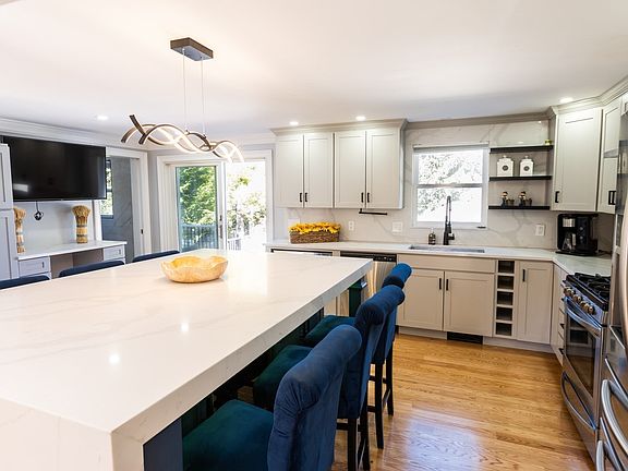 4th image of 14 Gervais Way