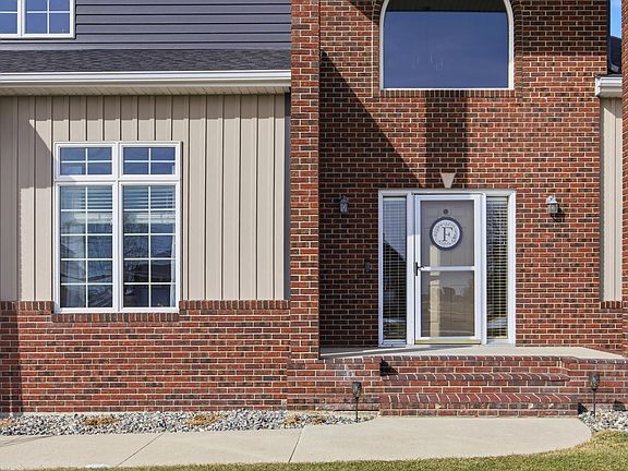 3rd image of 645 Evergreen Cir