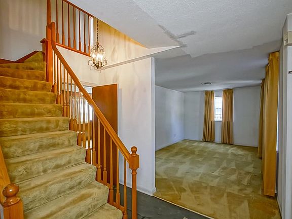 5th image of 5401 Wimbledon Ct