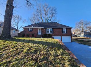 1603 NE 69th St, Gladstone, MO 64118
