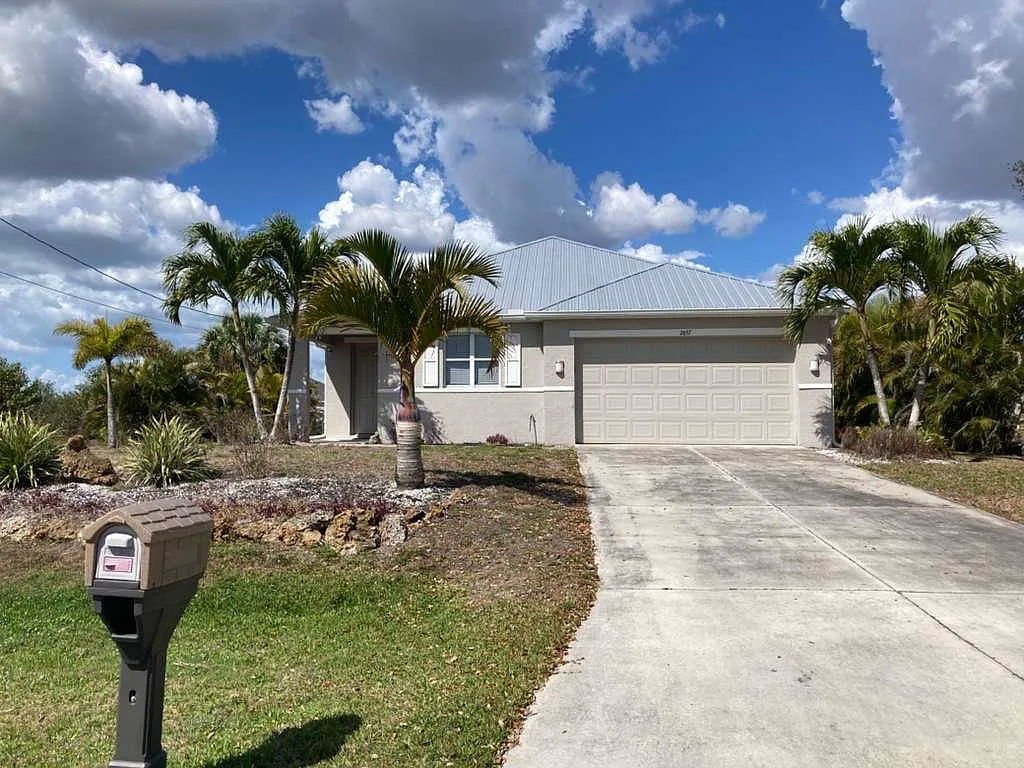 3 bed, 1968 sqft, $2,195 — Photo 2