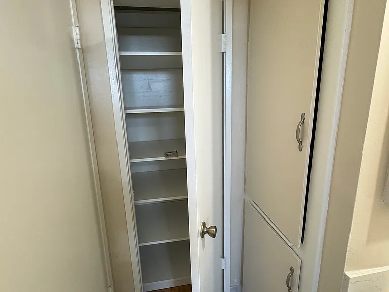 1040 N Laurel Ave #5 — Photo 15