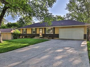 1604 Russell Rd, Pleasant Hill, MO 64080
